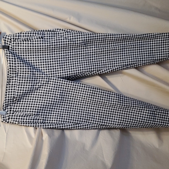 Adrianna Papell Pants - Adrianna Papell Houndstooth Capri Pants SZ 12